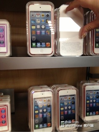5gen_touch_7gen_nano_shelf.jpg