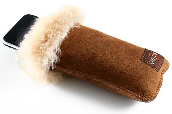 Ugg-with-iPhone-2.JPG
