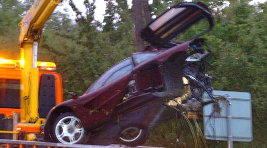 McLaren-F1-Rowan-Atkinson-crash-02.jpg
