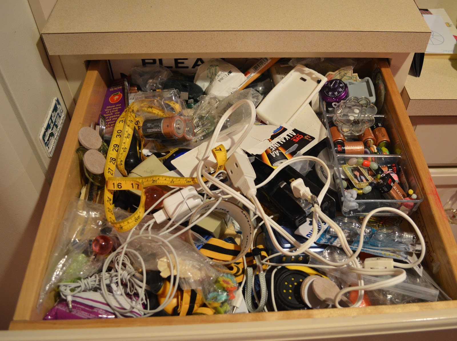 junk-drawer-before.jpg