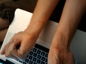 macbook-slit-wrists.jpg