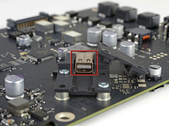 thunderbolt_display_logic_board_port.jpg