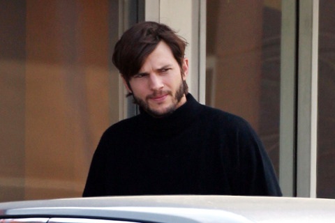 kutcher_jobs_wardrobe_2.jpg