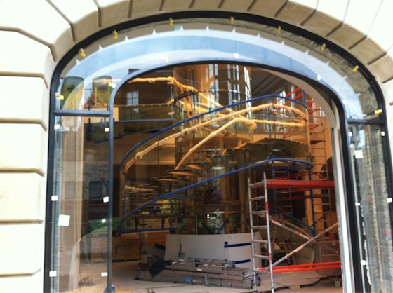 apple_store_amsterdam_staircase.jpg