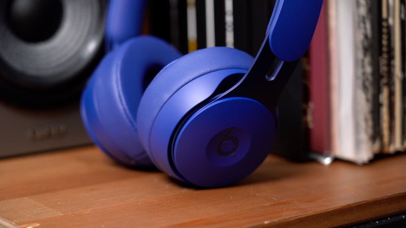 beats_solo_pro_hands_on_2.jpg