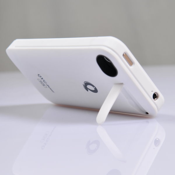 IPHONE-4-WHITE-CASE-2-FC8-3.jpg