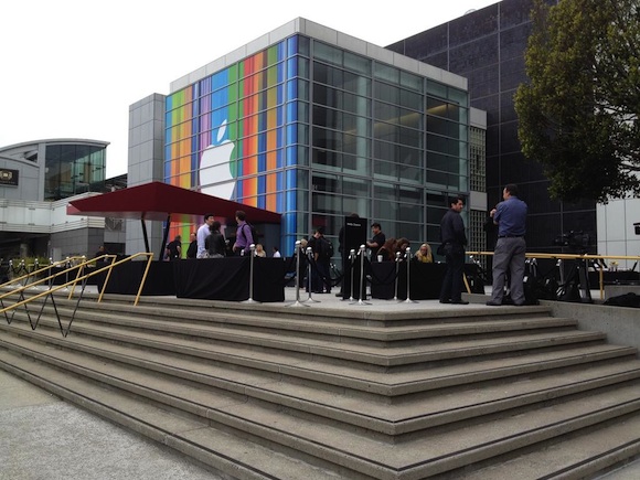iphone_5_event_line.jpg