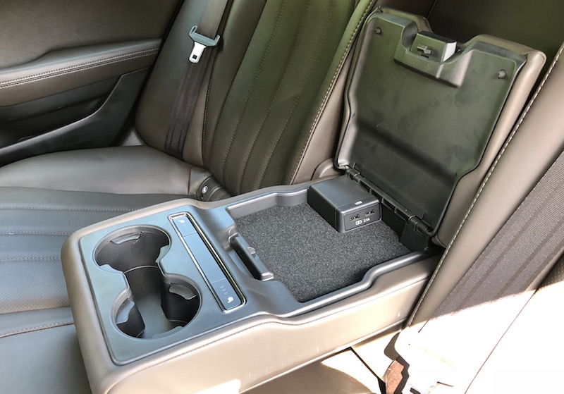 mazda6_rear_armrest.jpg