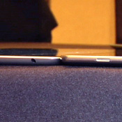 229400221_samsung_v_ipad_thin4.jpg