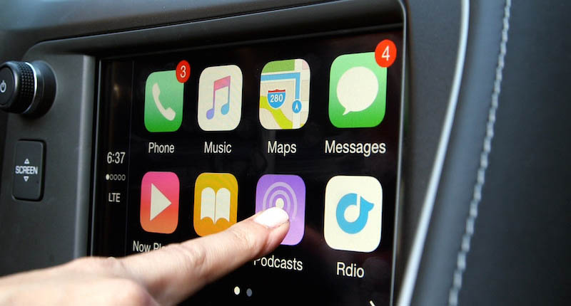 Corvette-CarPlay.jpg