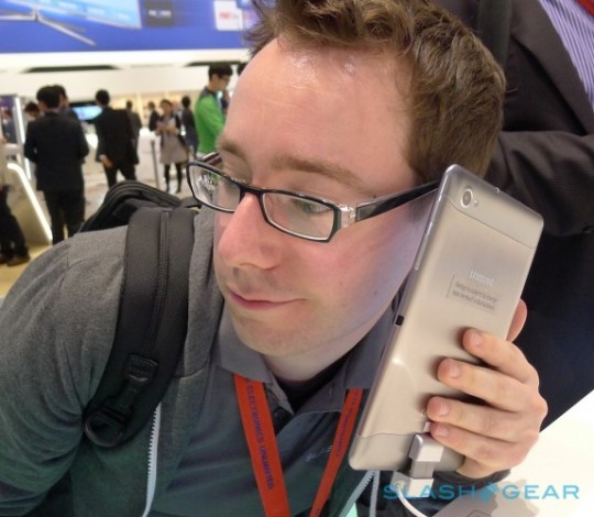 Galaxy-Tab-7.7-PHONE-540x470.jpg