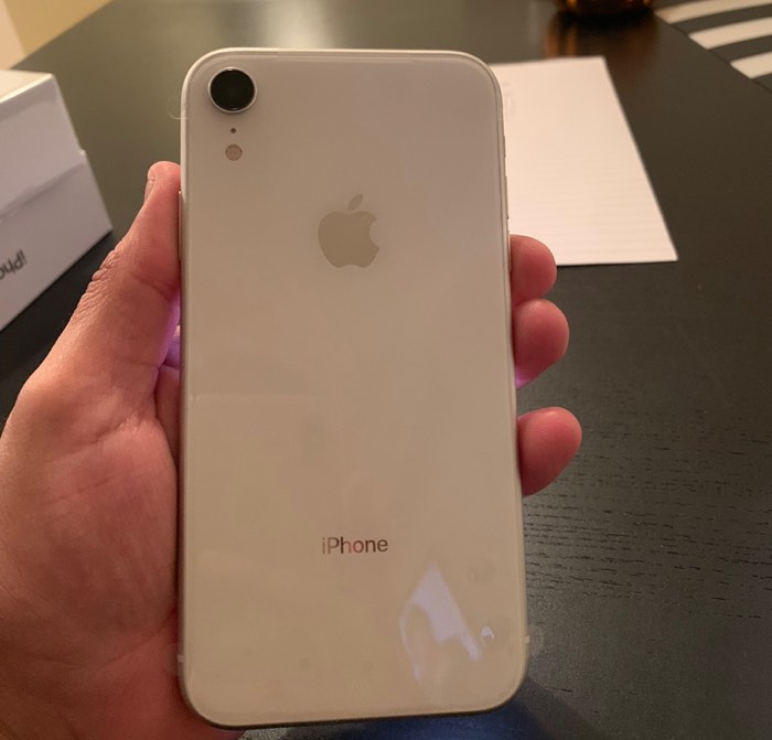 iphonexrinhand.jpg