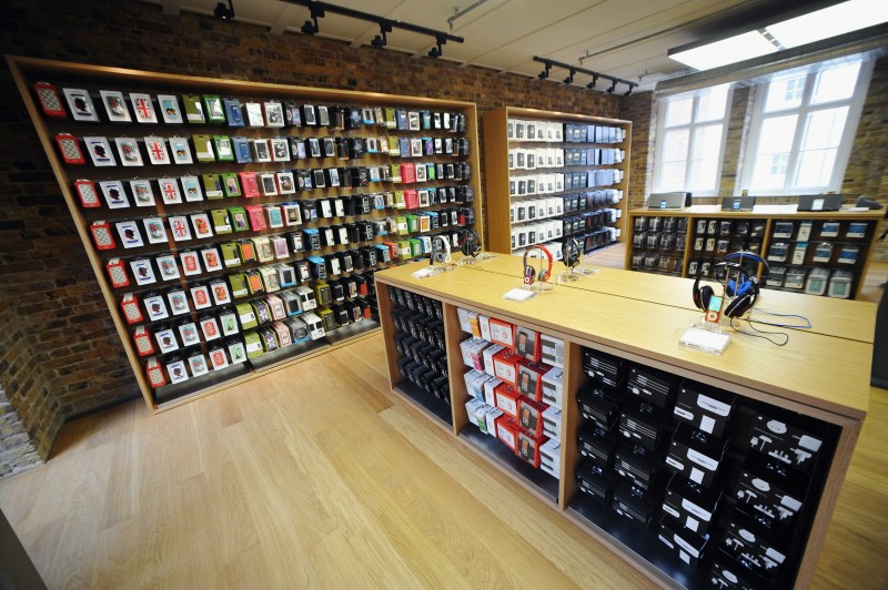 apple_retail_accessories-800x532.jpg
