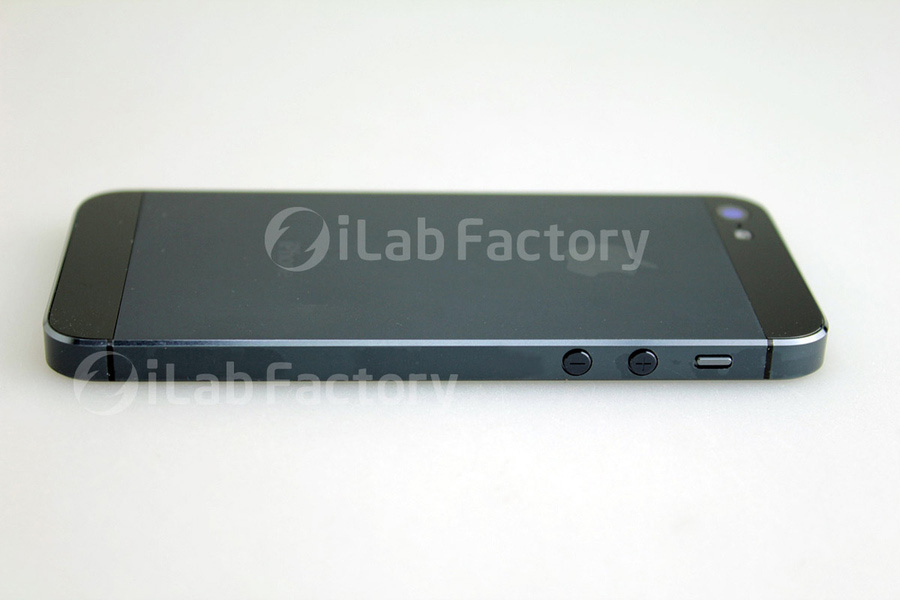 new-iphone-5-photos-leaked-1.jpg