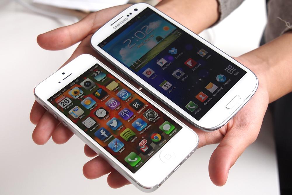iphone-5-vs-Galaxy-S4.jpg