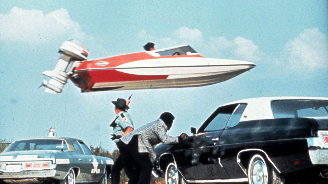 live-and-let-die-absurd-boat-chase.jpg