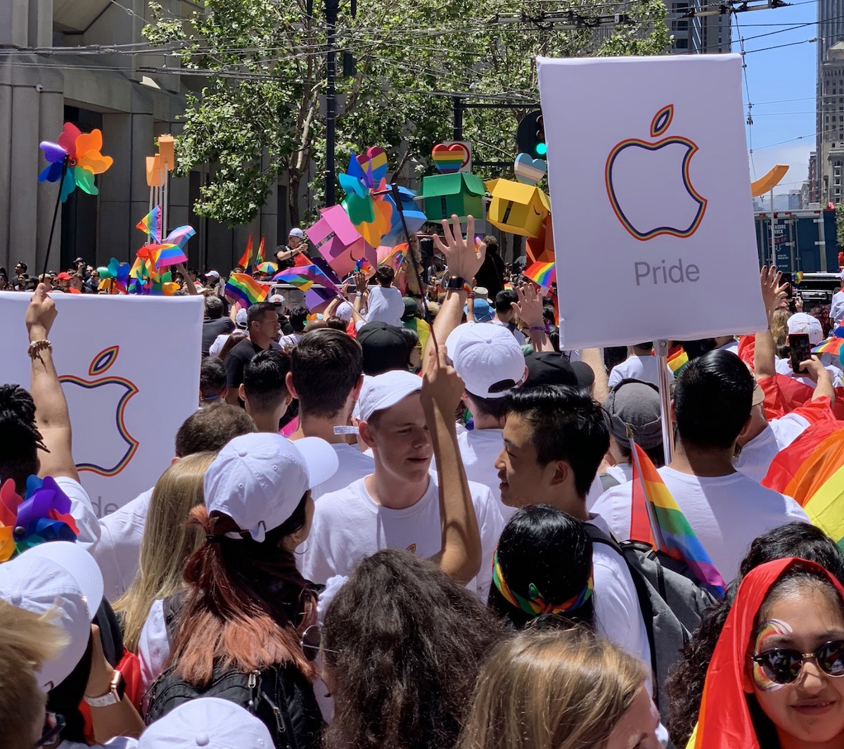 apple-pride-2019.jpg