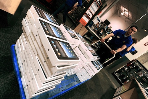 141018-best_buy_ipad_cart.jpg