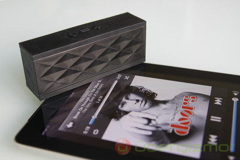 01-Jawbone-jambox.JPG