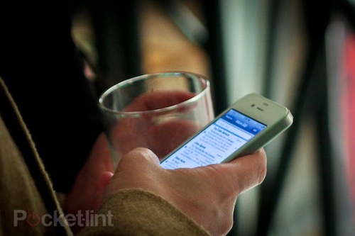 132012-pocket-lint_white_iphone_4.jpg
