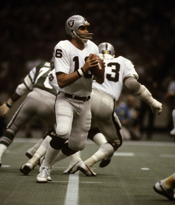 nfl-raiders-super_bowl_xv_plunkett-jim-16-white-1981-stockpic1.jpg