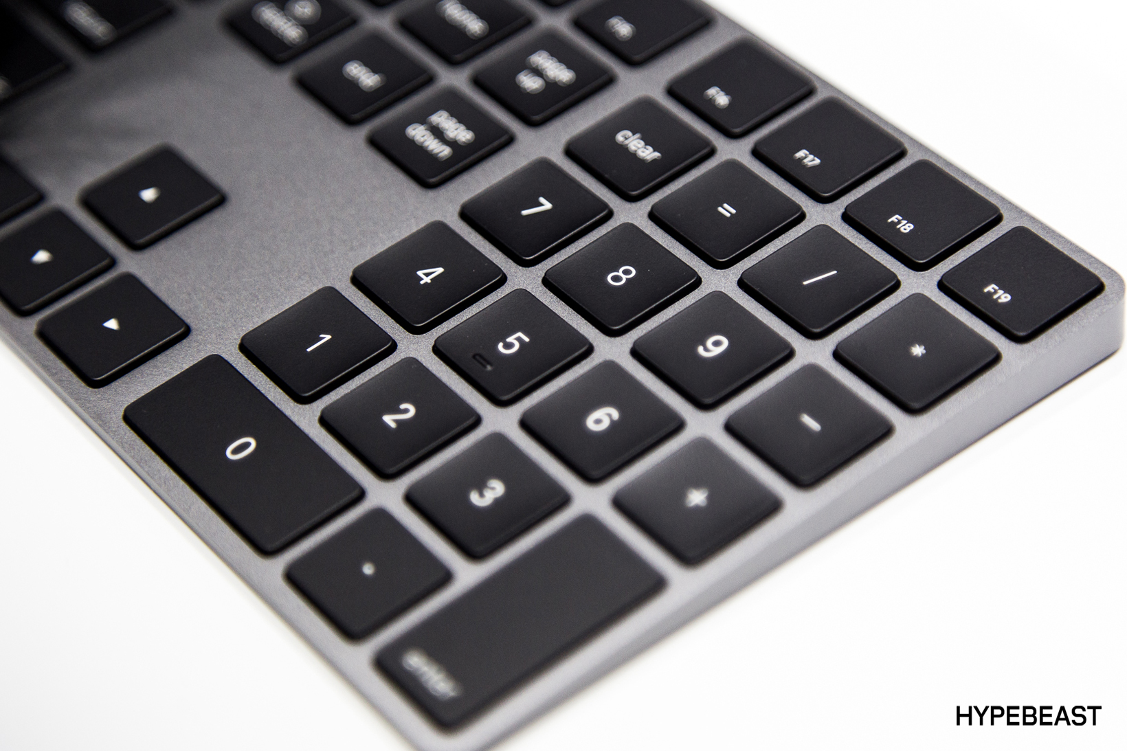 apple-imac-pro-space-gray-first-look-011.jpg