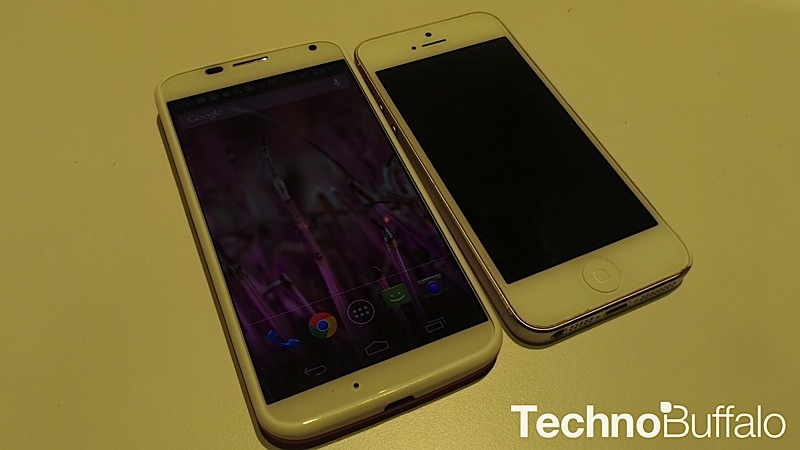 moto-x-vs-iphone-5-7.jpg