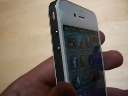 164250-recombu_white_iphone_4.jpg