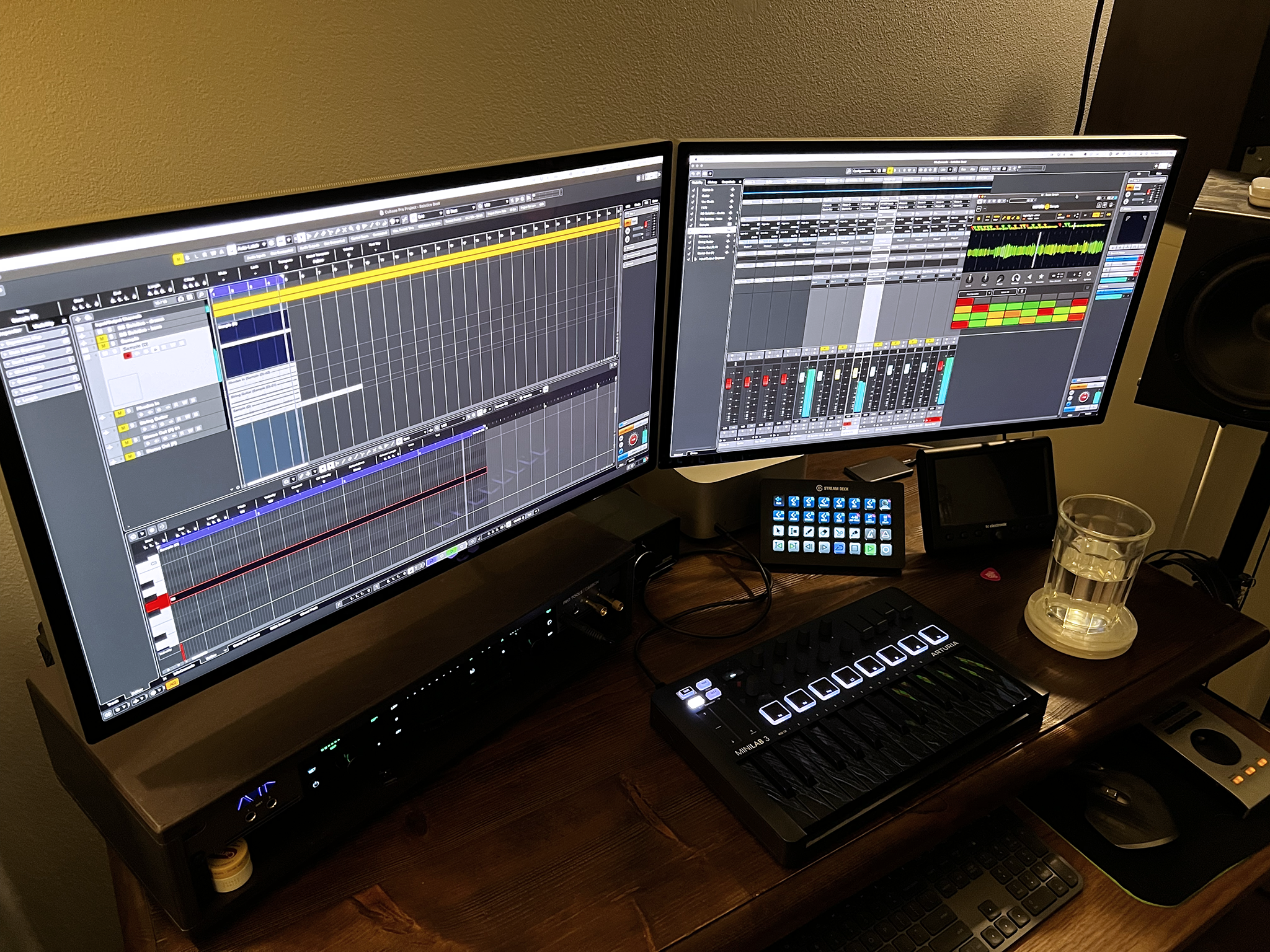 dual-studio-displays_zzkajr.png