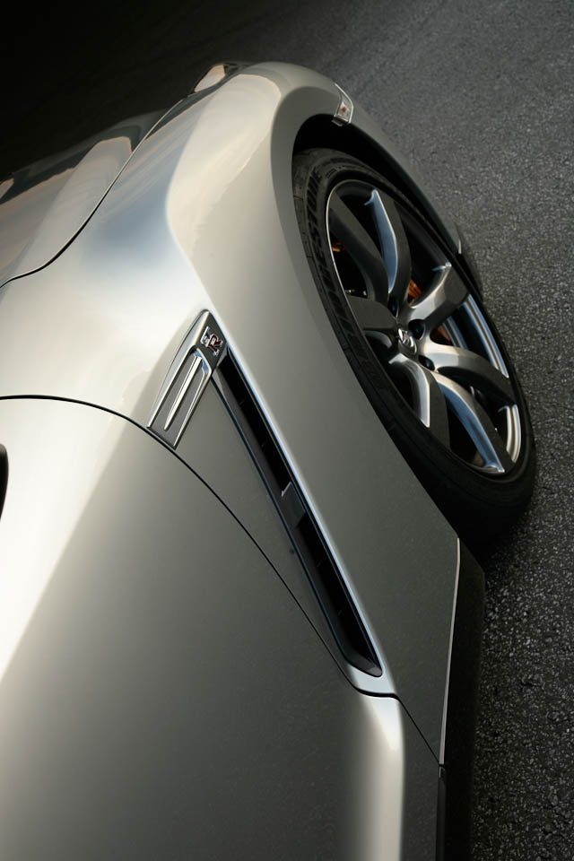 iPhoneGT-R-2.jpg