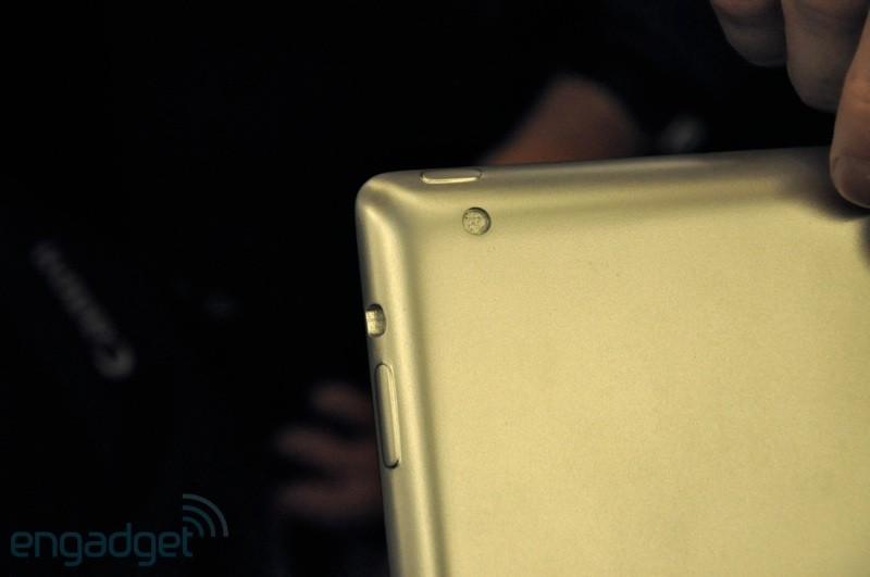 dexim-ipad-case-30-gal.jpg