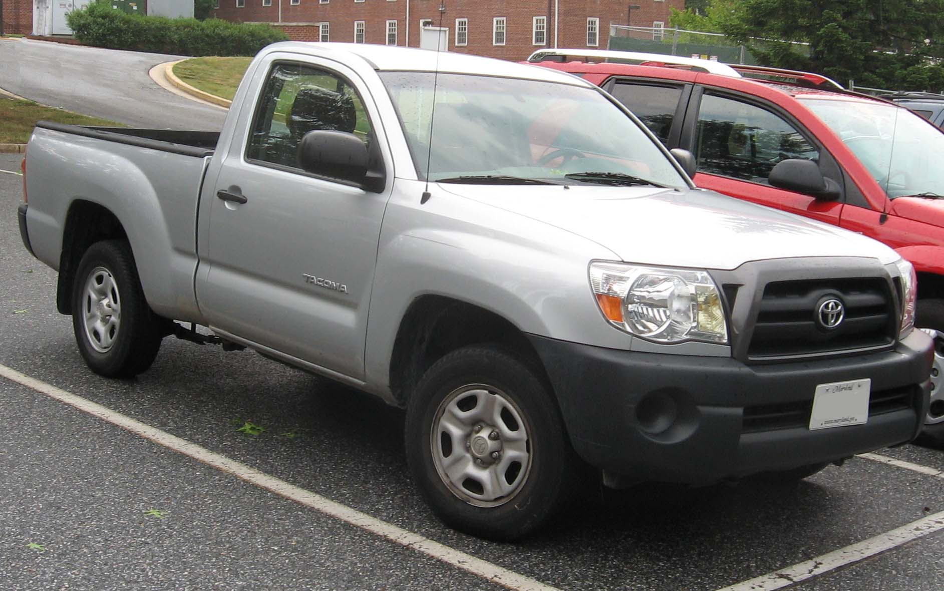 05-07_Toyota_Tacoma_regcab.jpg