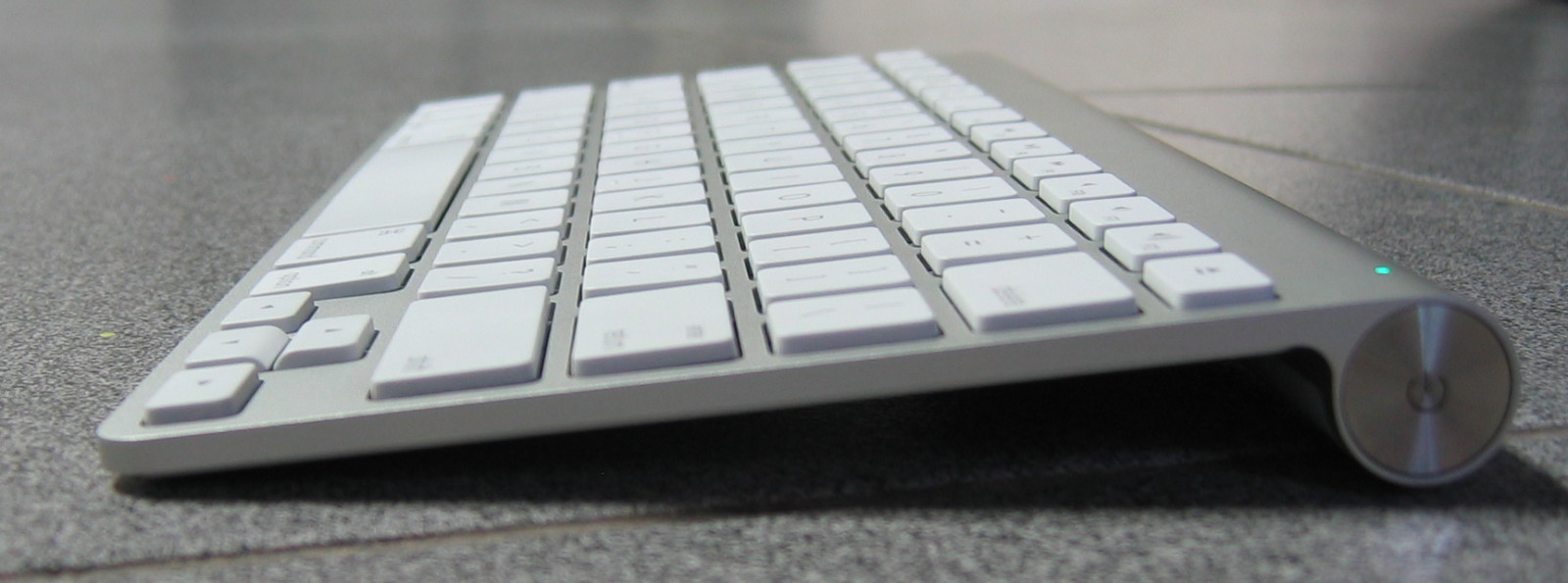 Can iPad keyboard dock pair with new Mac Mini?