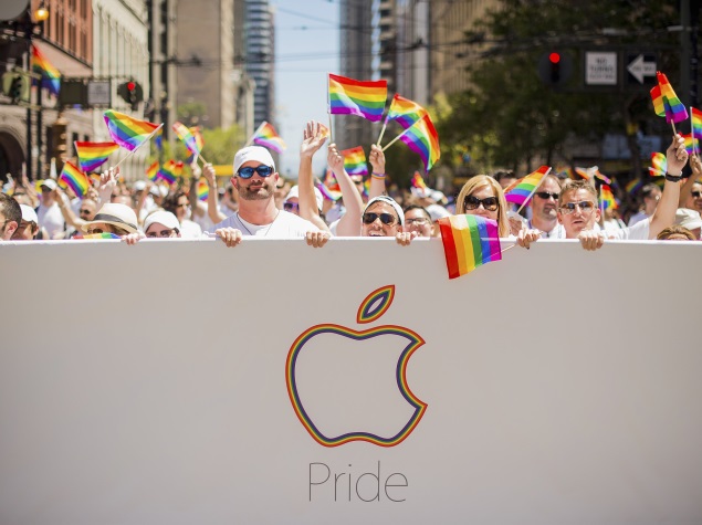 apple_parade_festival_reuters.jpg