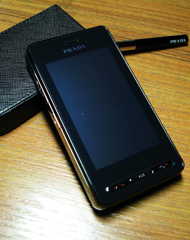 LG_prada_phone_private_picture.jpg