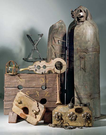 Diverse_torture_instruments.jpg