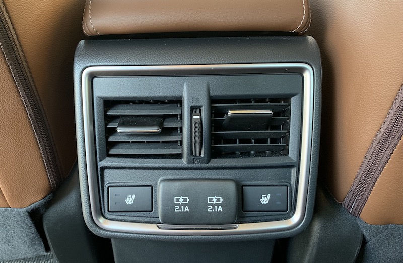 subaru_forester_rear_usb.jpg