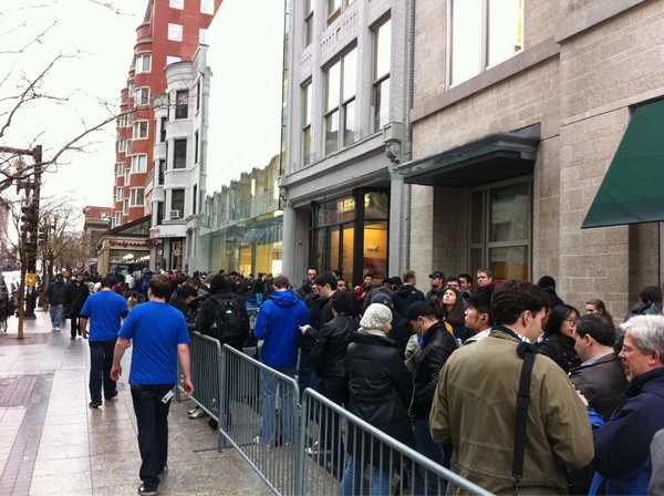 ipad2line_boston.jpg