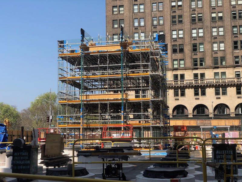 fifth-ave-cube-reinstalled-800x600.jpg