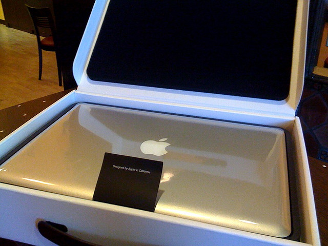 macbook_unwrapping.jpg