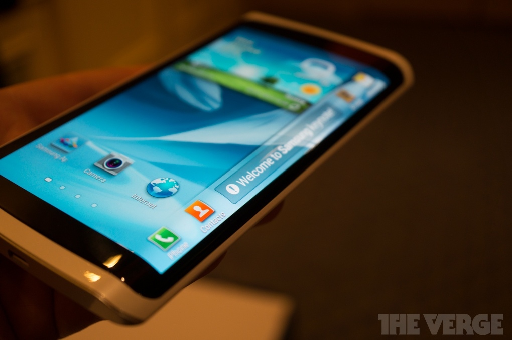 Samsung-CES-2013-Curved-OLED-Phone-Front.jpg