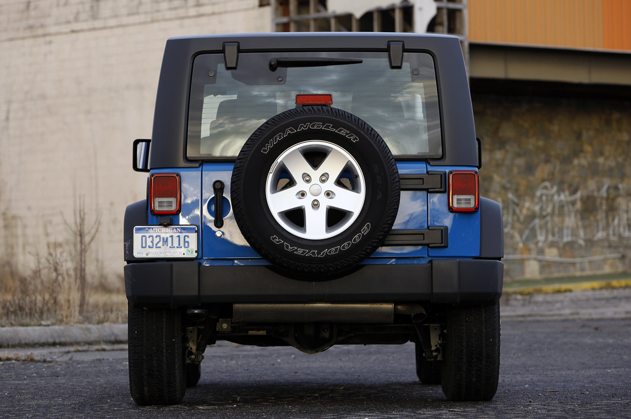 jeep-wrangler-back-ggov2vlki.jpg