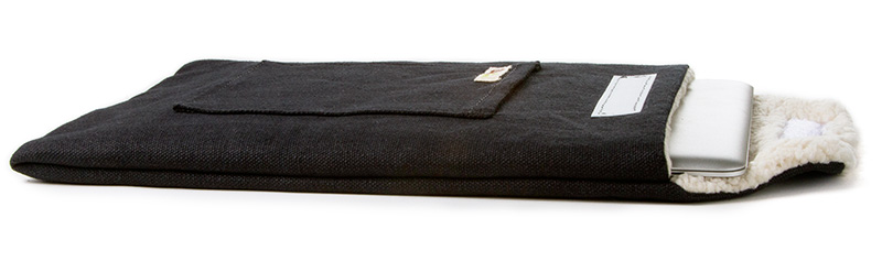 black-macbook-sleeve-flap-800.jpg