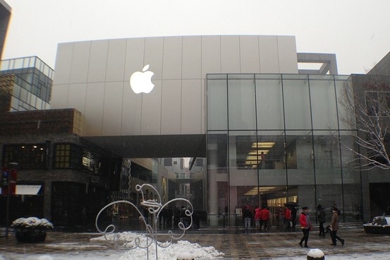 sanlitun_store_iphone_5_launch_snow.jpg