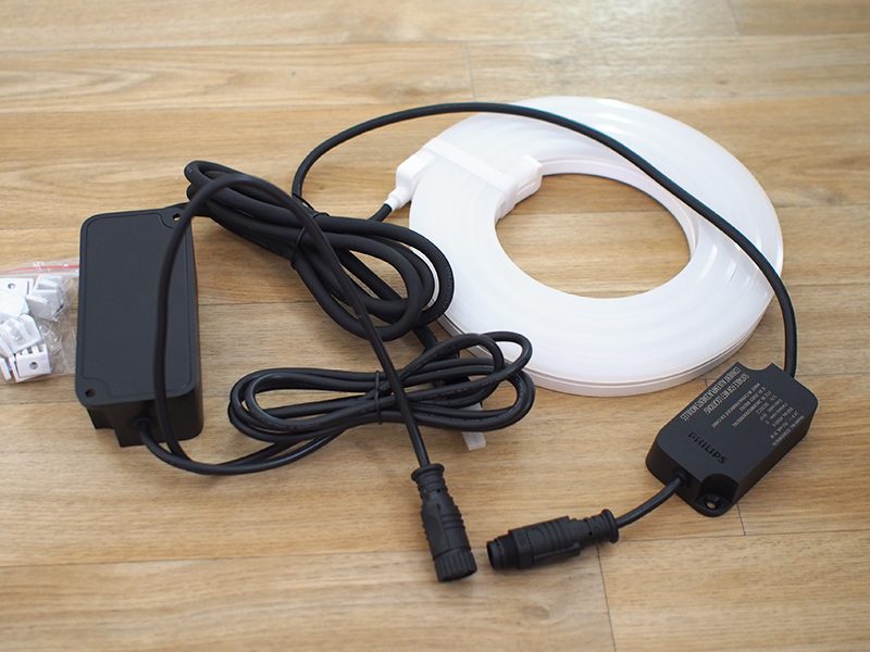 huelightstripcablemess-800x600.jpg