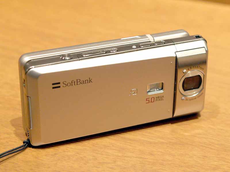 Softbank_910SH_titan-camera.jpg