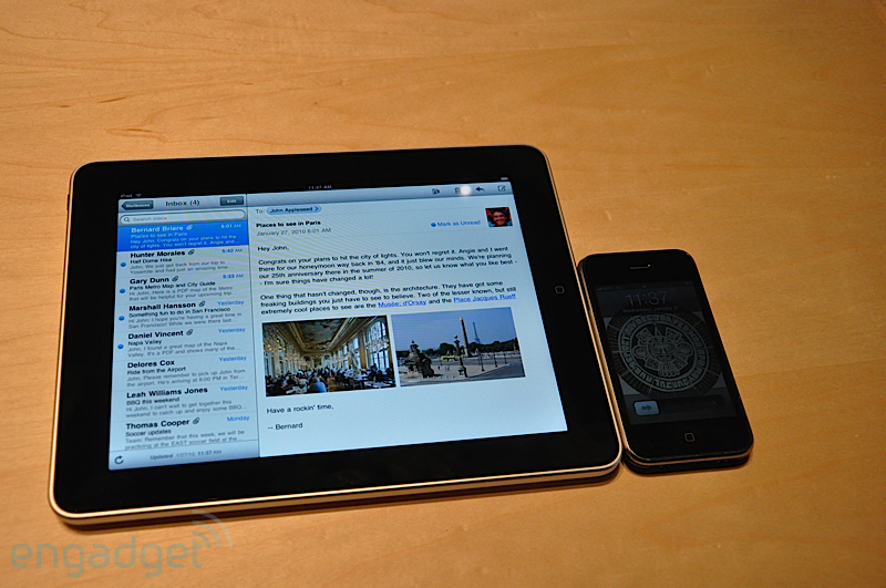 ipad-hands2-2010-01-2715-39-23-rm-eng.jpg