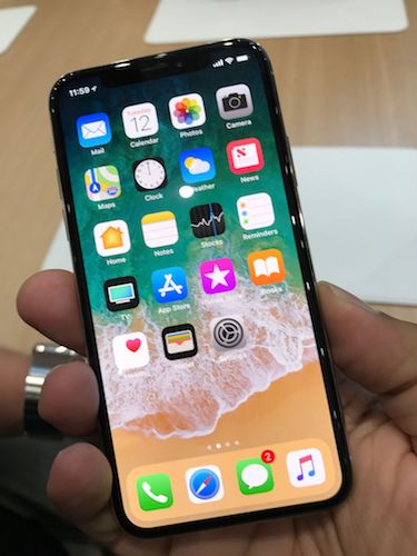 iPhone-X-hands-on-The-Verge.jpg