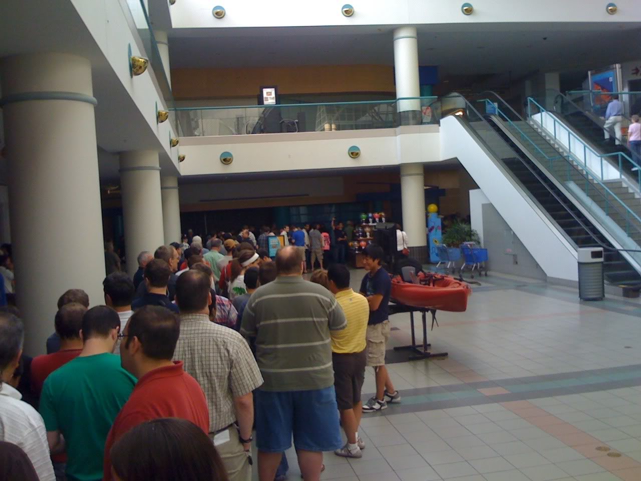 iPhone-4-launch-Southdale4.jpg