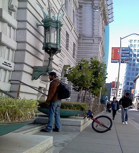 peeing%20on%20building.jpg